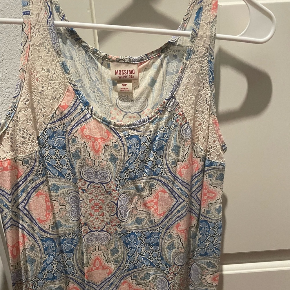 Mossimo sleeveless shirt